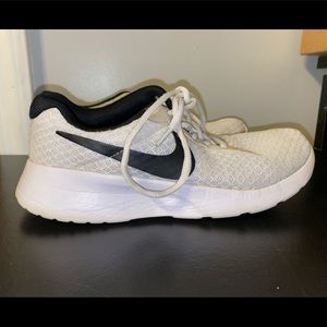 Women’s Nike shoes
